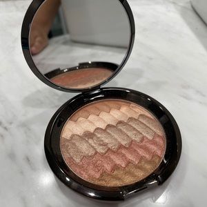 BECCA Shimmering Skin Perfector Gradient Glow